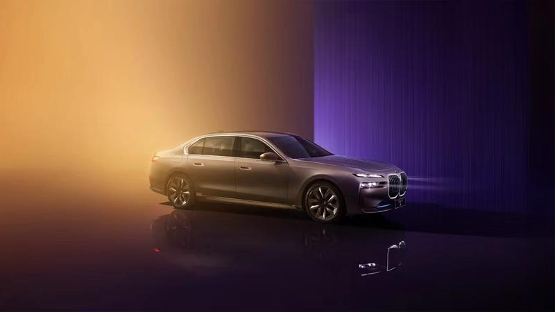 全新BMW i7正式亮相，后排装配悬浮巨幕，豪华气质完全拿捏